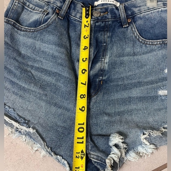 Pacsun Women Denim Ripped Vintage High Rise Shorts size 29. - Picture 7 of 9